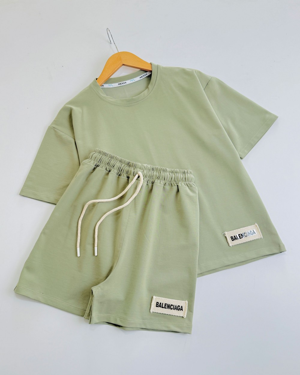 ست تیشرت و شلوارک بالنسیاگا زنانه _ کد محصول 1430